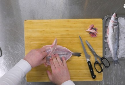 Фото шага рецепта Окунь в панировке 152158 шаг 2  