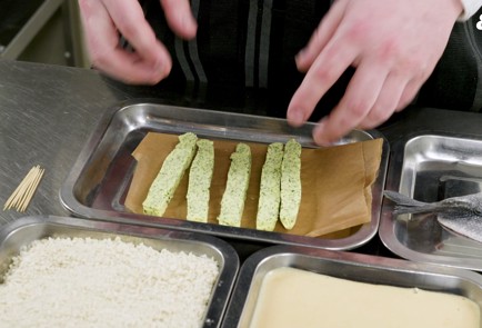 Фото шага рецепта Окунь в панировке 152158 шаг 3  