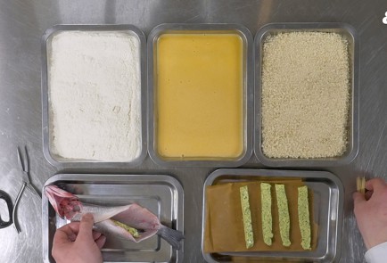 Фото шага рецепта Окунь в панировке 152158 шаг 4  