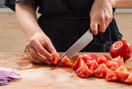 Фото шага рецепта Оладьи из баклажанов с салатом из помидоров 186486 шаг 10  