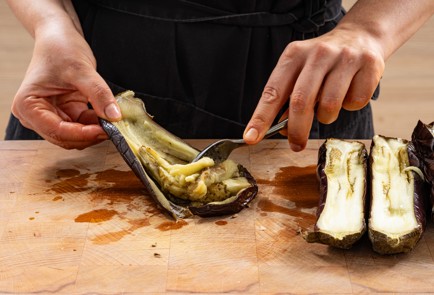 Фото шага рецепта Оладьи из баклажанов с салатом из помидоров 186486 шаг 3  