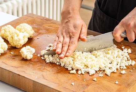 Фото шага рецепта Оладьи из цветной капусты с сыром 186479 шаг 2