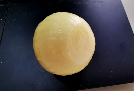 Фото шага рецепта Оладьи из кабачков с чесноком и сметанным соусом 140885 шаг 2  