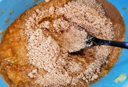 Фото шага рецепта Оладьи из кабачков в сметаннолаймовом соусе 151111 шаг 8  