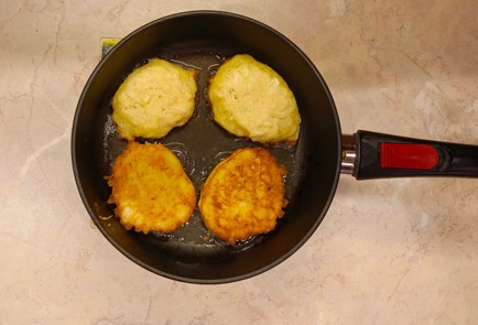 Фото шага рецепта Оладьи из картофеля и цукини с соусом из тунца 187050 шаг 8  