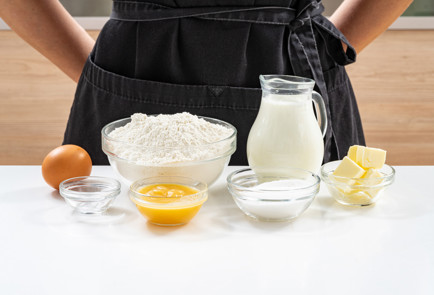 Фото шага рецепта Оладьи из кислого молока с яблочным маслом 189639 шаг 1  