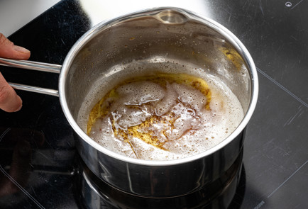 Фото шага рецепта Оладьи из кислого молока с яблочным маслом 189639 шаг 2  