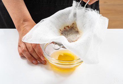 Фото шага рецепта Оладьи из кислого молока с яблочным маслом 189639 шаг 3  