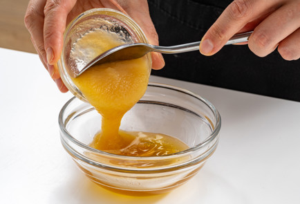 Фото шага рецепта Оладьи из кислого молока с яблочным маслом 189639 шаг 4  