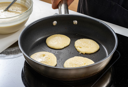 Фото шага рецепта Оладьи из кислого молока с яблочным маслом 189639 шаг 8  