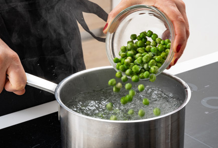 Фото шага рецепта Оладьи из нута 189112 шаг 2  