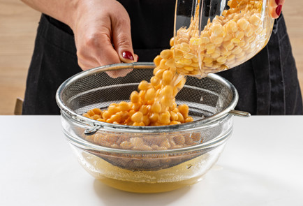 Фото шага рецепта Оладьи из нута 189112 шаг 3  