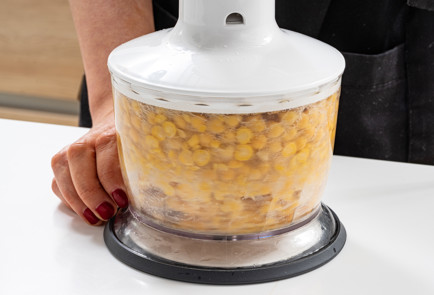 Фото шага рецепта Оладьи из нута 189112 шаг 4  