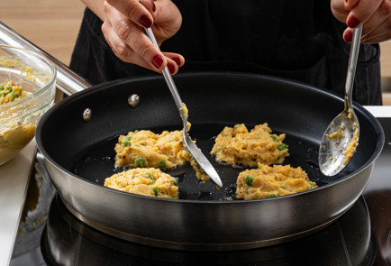 Фото шага рецепта Оладьи из нута 189112 шаг 7  