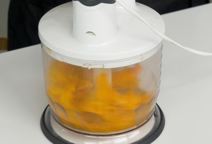 Фото шага рецепта Оладьи из тыквы 151250 шаг 3  