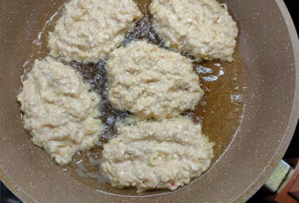 Фото шага рецепта Оладьи из яблок с творогом 174626 шаг 11  