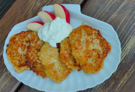 Фото шага рецепта Оладьи из яблок с творогом 174626 шаг 13  