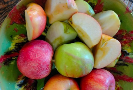 Фото шага рецепта Оладьи из яблок с творогом 174626 шаг 3  