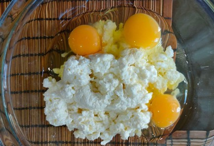 Фото шага рецепта Оладьи из яблок с творогом 174626 шаг 5  