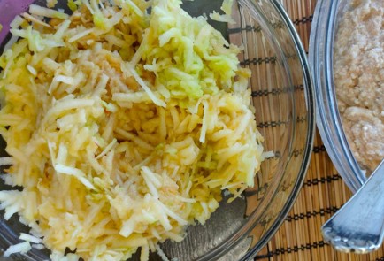 Фото шага рецепта Оладьи из яблок с творогом 174626 шаг 9  