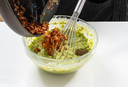 Фото шага рецепта Оладьи из зеленого горошка с беконом 186487 шаг 7  