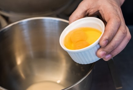 Фото шага рецепта Оладьи на дрожжах 126644 шаг 2  