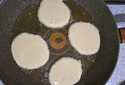 Фото шага рецепта Оладьи на кефире 189973 шаг 10  