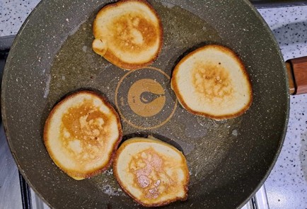 Фото шага рецепта Оладьи на кефире 189973 шаг 11  