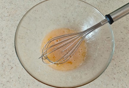 Фото шага рецепта Оладьи на кефире 190231 шаг 3  