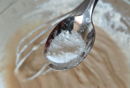 Фото шага рецепта Оладьи на кефире 190231 шаг 8  