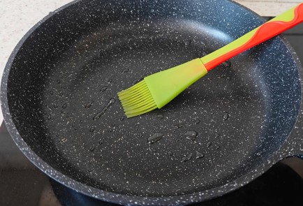 Фото шага рецепта Оладьи на кефире 190231 шаг 9  