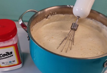 Фото шага рецепта Оладьи на кислом кефире с тыквой 152312 шаг 5  