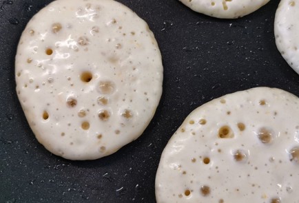 Фото шага рецепта Оладьи на кислом кефире с тыквой 152312 шаг 6  