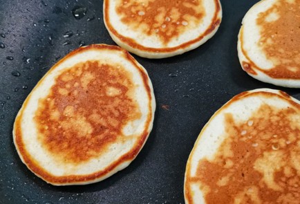 Фото шага рецепта Оладьи на кислом кефире с тыквой 152312 шаг 7  