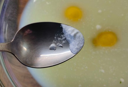 Фото шага рецепта Оладьи на сыворотке с зеленым луком 189130 шаг 4  