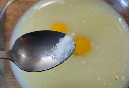 Фото шага рецепта Оладьи на сыворотке с зеленым луком 189130 шаг 5  