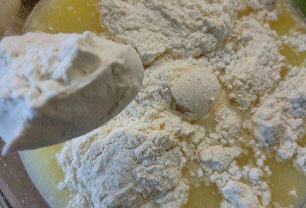 Фото шага рецепта Оладьи на сыворотке с зеленым луком 189130 шаг 8  