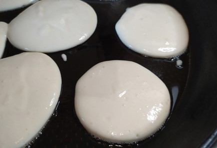 Фото шага рецепта Оладьи с бананом 188857 шаг 9  