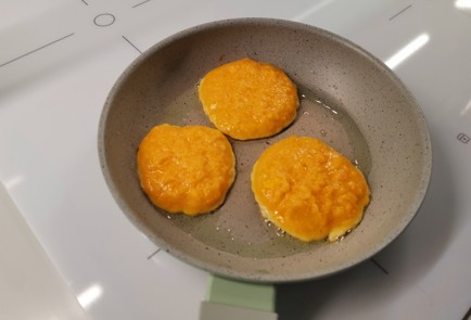 Фото шага рецепта Оладьи с тыквой 191523 шаг 11  