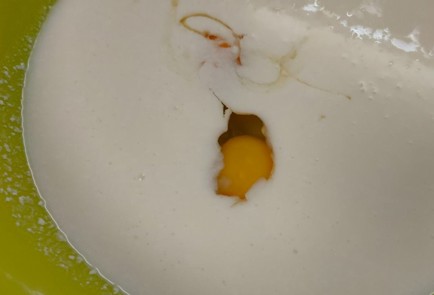 Фото шага рецепта Оладьи с яблоком 188810 шаг 3  