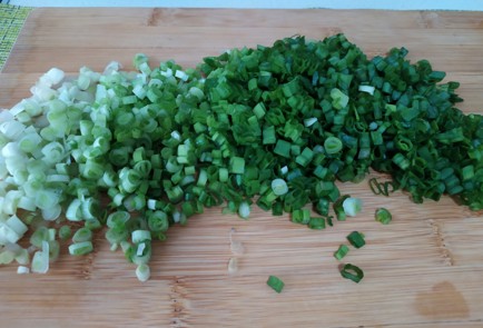 Фото шага рецепта Оладьи с яйцом и зеленым луком 189854 шаг 1  