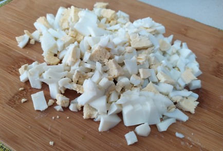 Фото шага рецепта Оладьи с яйцом и зеленым луком 189854 шаг 2  