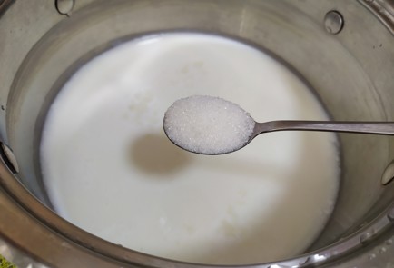 Фото шага рецепта Оладьи с яйцом и зеленым луком 189854 шаг 5  