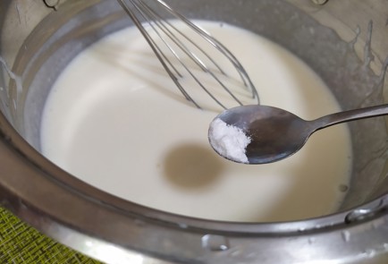 Фото шага рецепта Оладьи с яйцом и зеленым луком 189854 шаг 7  