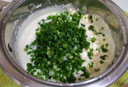 Фото шага рецепта Оладьи с яйцом и зеленым луком 189854 шаг 9  