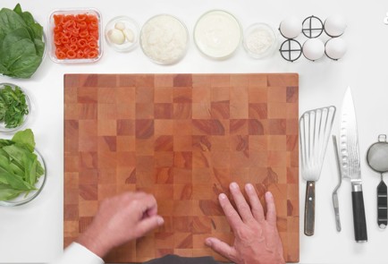 Фото шага рецепта Оладьи со шпинатом и щавелем 189541 шаг 1  