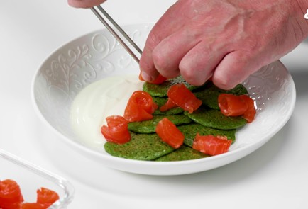 Фото шага рецепта Оладьи со шпинатом и щавелем 189541 шаг 10  