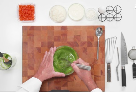 Фото шага рецепта Оладьи со шпинатом и щавелем 189541 шаг 5  