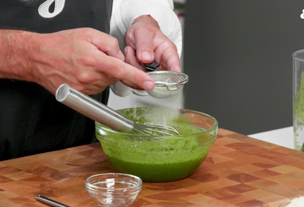 Фото шага рецепта Оладьи со шпинатом и щавелем 189541 шаг 6  