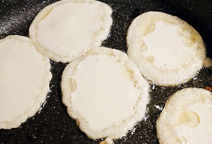 Фото шага рецепта Оладьи на сыворотке 174853 шаг 7  